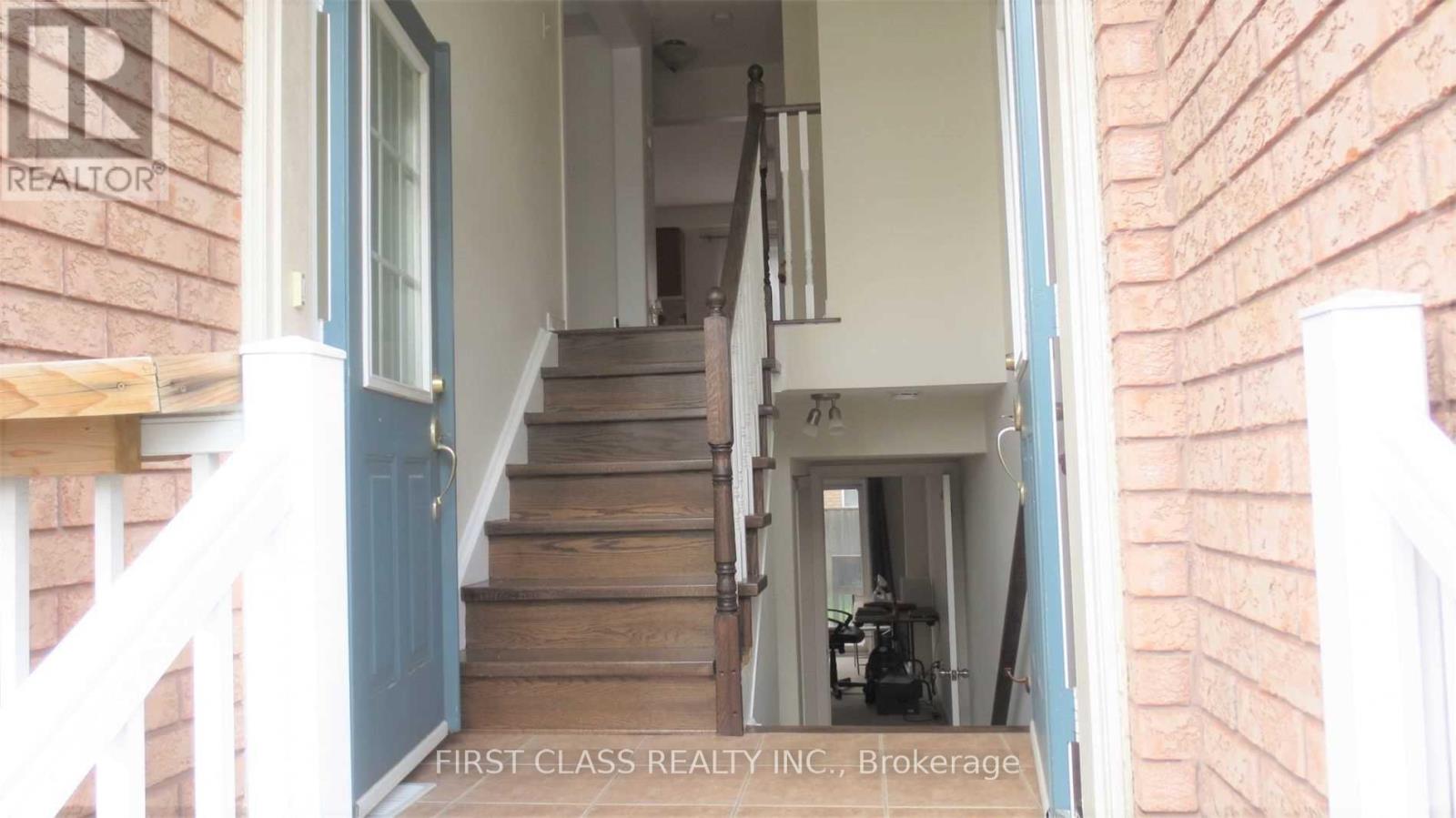 5753 Retreat Street, Mississauga, Ontario  L5R 0B5 - Photo 3 - W12948600