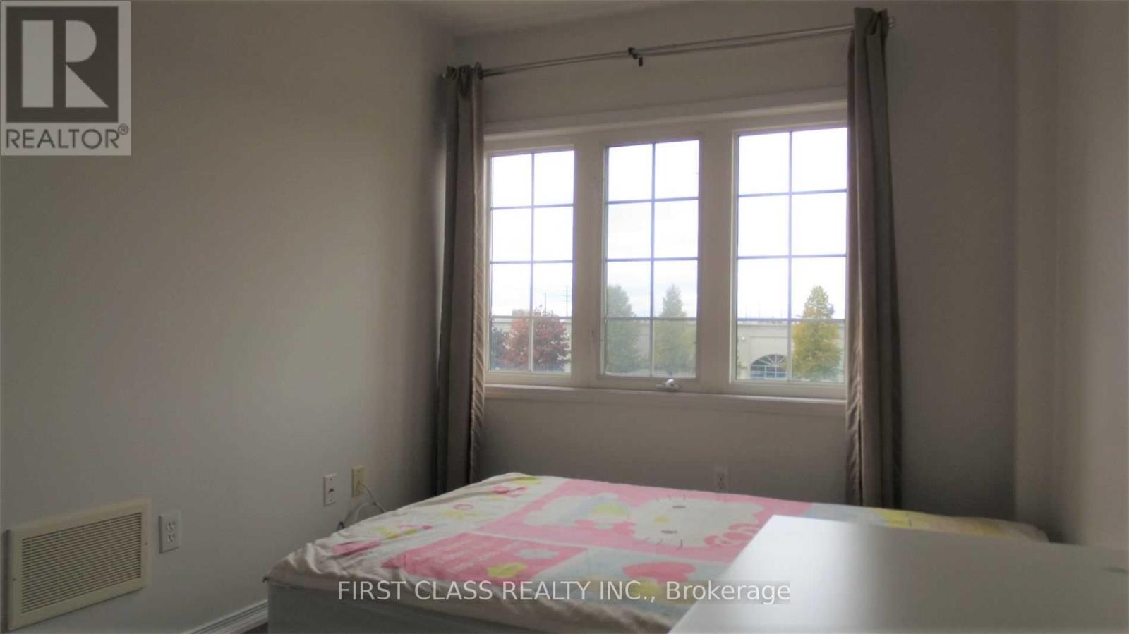 5753 Retreat Street, Mississauga, Ontario  L5R 0B5 - Photo 9 - W12948600