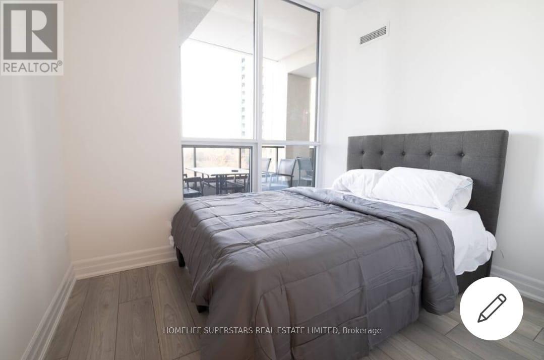 303 - 36 Elm Drive W, Mississauga, Ontario  L5B 1L9 - Photo 2 - W12946504