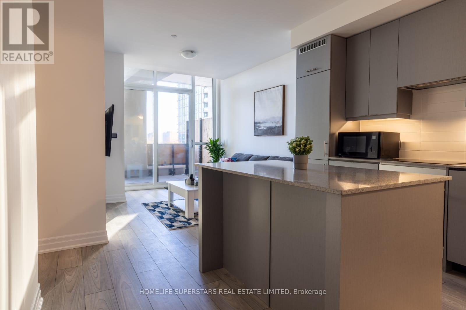 303 - 36 Elm Drive W, Mississauga, Ontario  L5B 1L9 - Photo 11 - W12946504