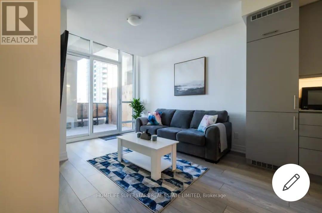 303 - 36 Elm Drive W, Mississauga, Ontario  L5B 1L9 - Photo 8 - W12946504