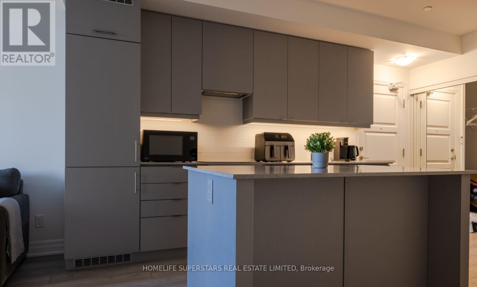 303 - 36 Elm Drive W, Mississauga, Ontario  L5B 1L9 - Photo 28 - W12946504