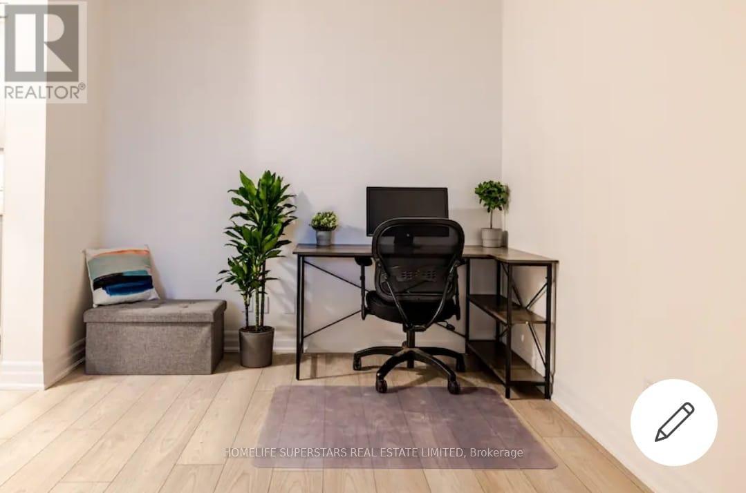 303 - 36 Elm Drive W, Mississauga, Ontario  L5B 1L9 - Photo 7 - W12946504