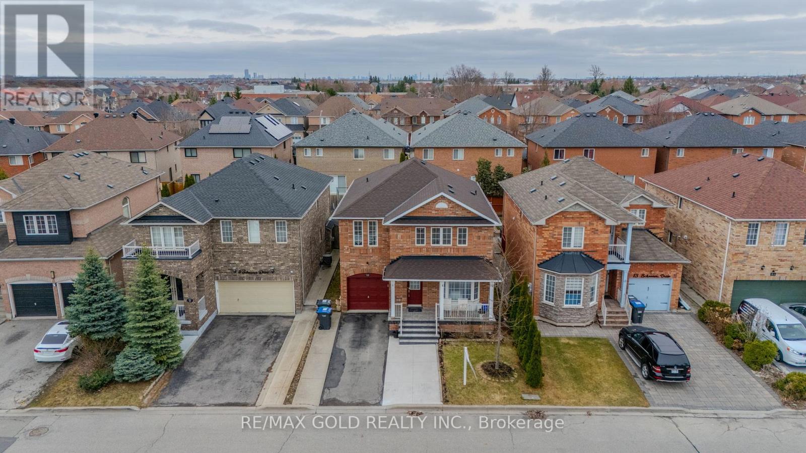 11 Schooner Drive, Brampton, Ontario  L7A 2Y9 - Photo 2 - W12946886