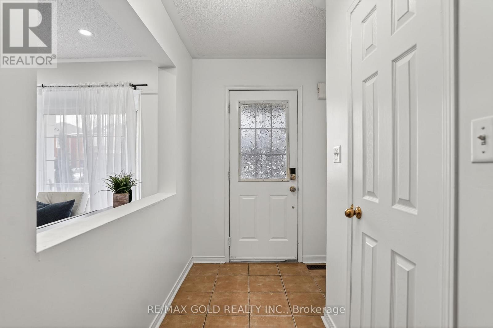 11 Schooner Drive, Brampton, Ontario  L7A 2Y9 - Photo 7 - W12946886