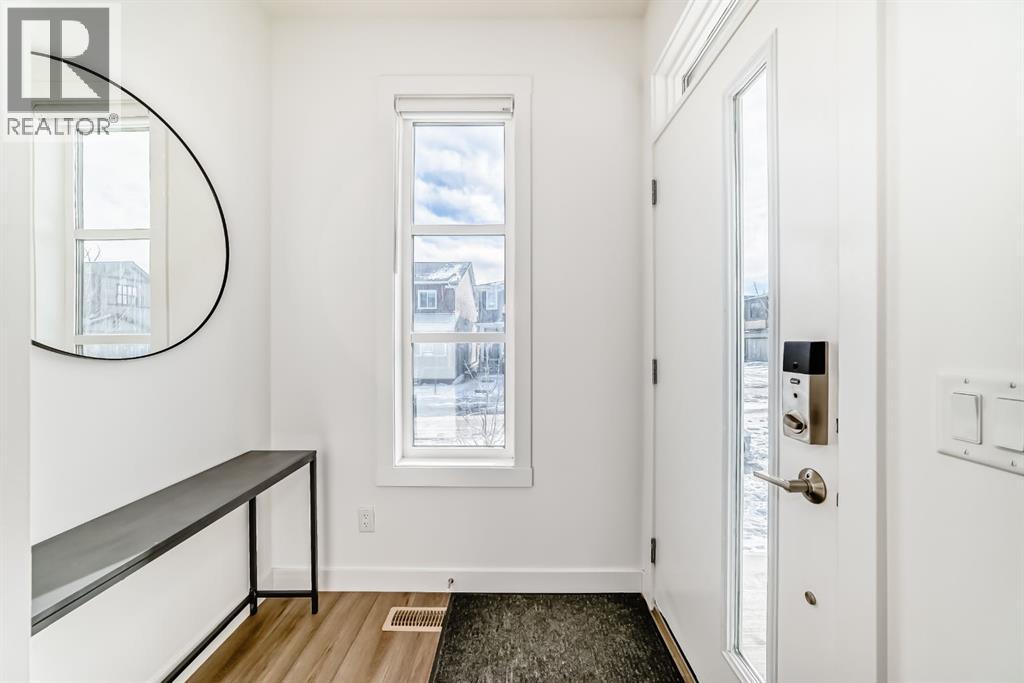 81 Herron Mews Ne, Calgary, Alberta  T3P 1Y1 - Photo 3 - A2292545