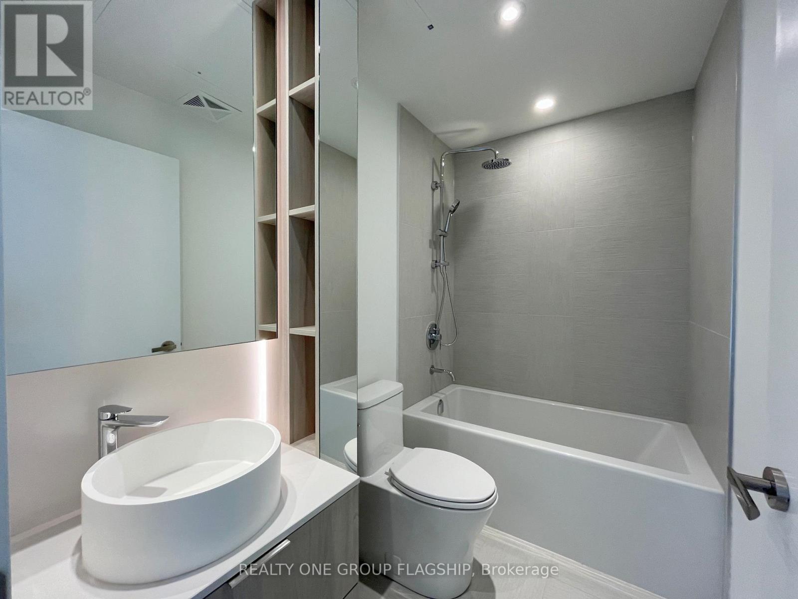 820 - 28 Ann Street, Mississauga, Ontario  L5G 3G1 - Photo 5 - W12942130