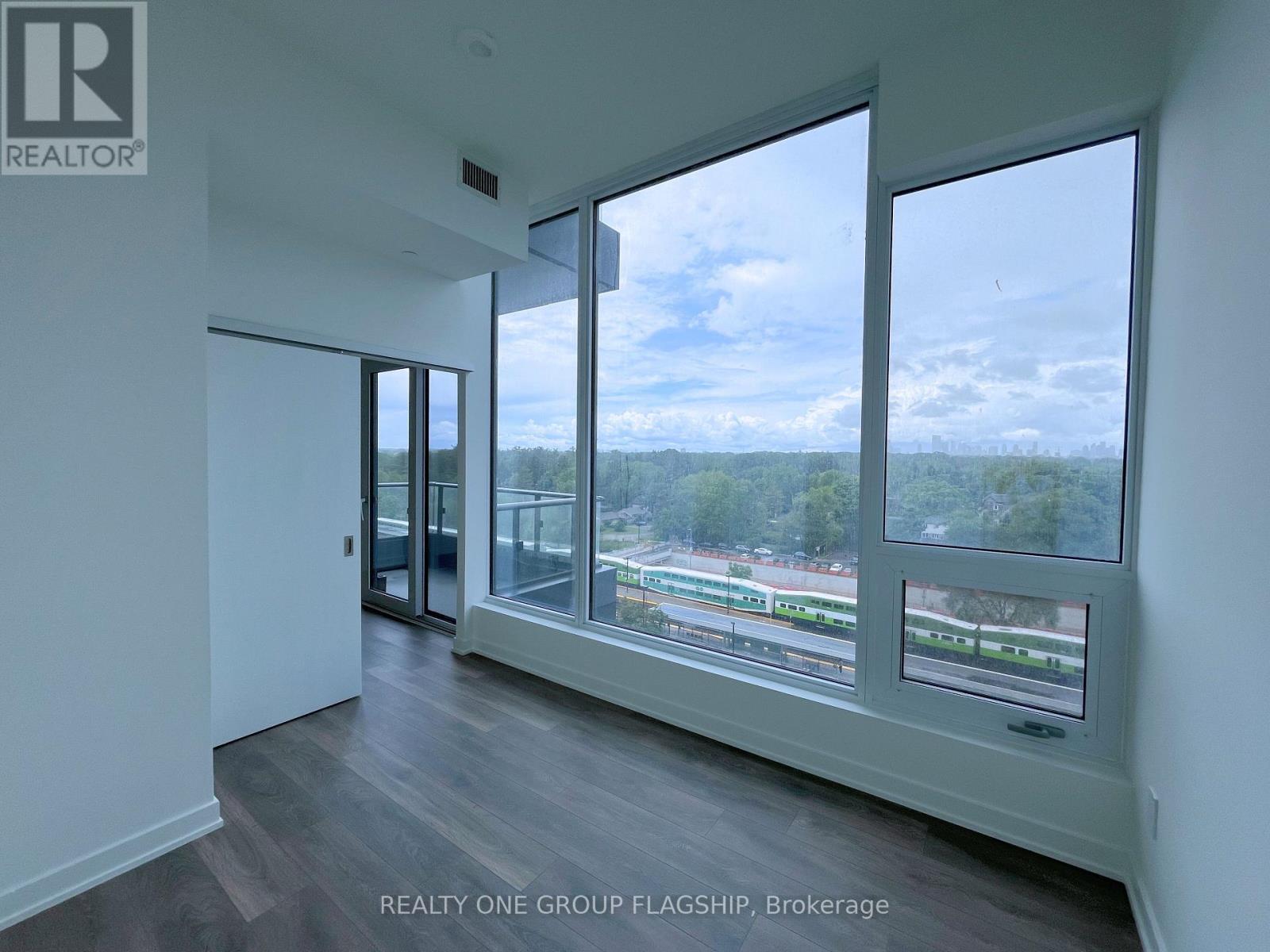 820 - 28 Ann Street, Mississauga, Ontario  L5G 3G1 - Photo 3 - W12942130