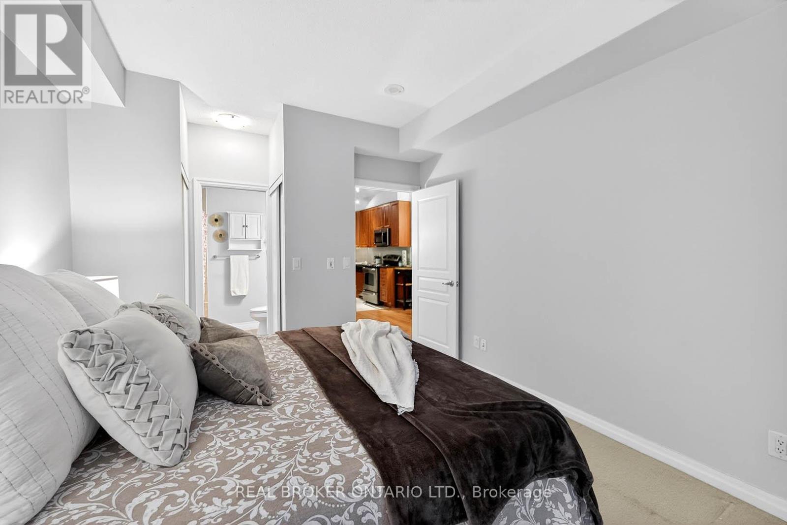 908 - 225 Webb Drive, Mississauga, Ontario  L5B 4P2 - Photo 19 - W12945654