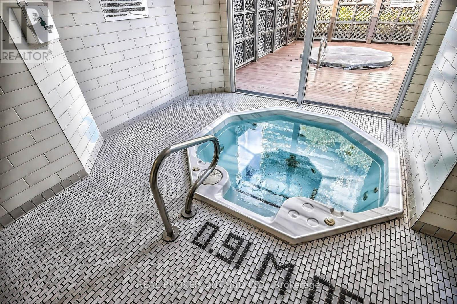 908 - 225 Webb Drive, Mississauga, Ontario  L5B 4P2 - Photo 30 - W12945654