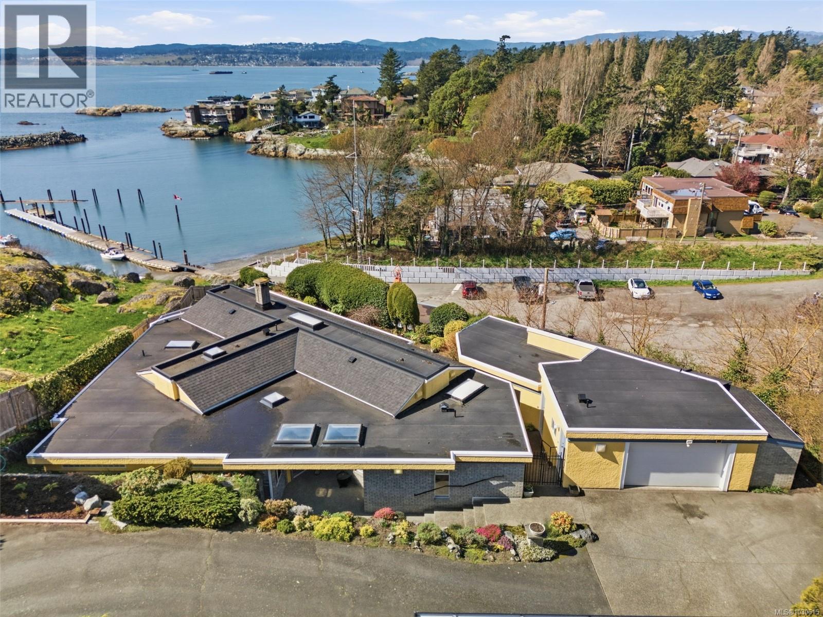 312 Clifton Terr, Esquimalt, British Columbia  V9A 5X9 - Photo 2 - 1030615