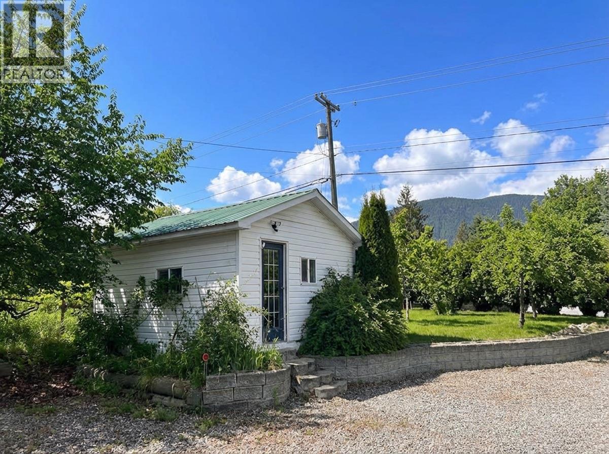 3433 Erickson Road, Creston, British Columbia  V0B 1G1 - Photo 20 - 10381627