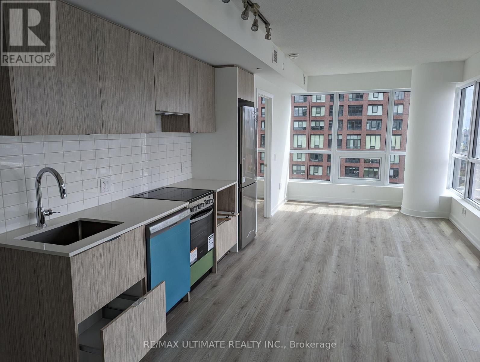 395 Bloor Street, Toronto, Ontario  M4W 0B4 - Photo 2 - C12948624