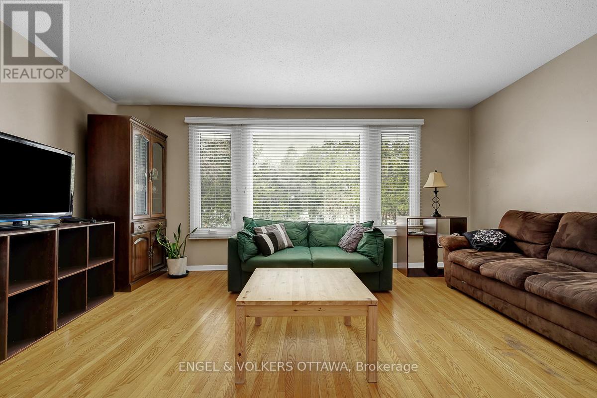 B - 765 Springland Drive, Ottawa, Ontario  K1V 6L9 - Photo 2 - X12948614
