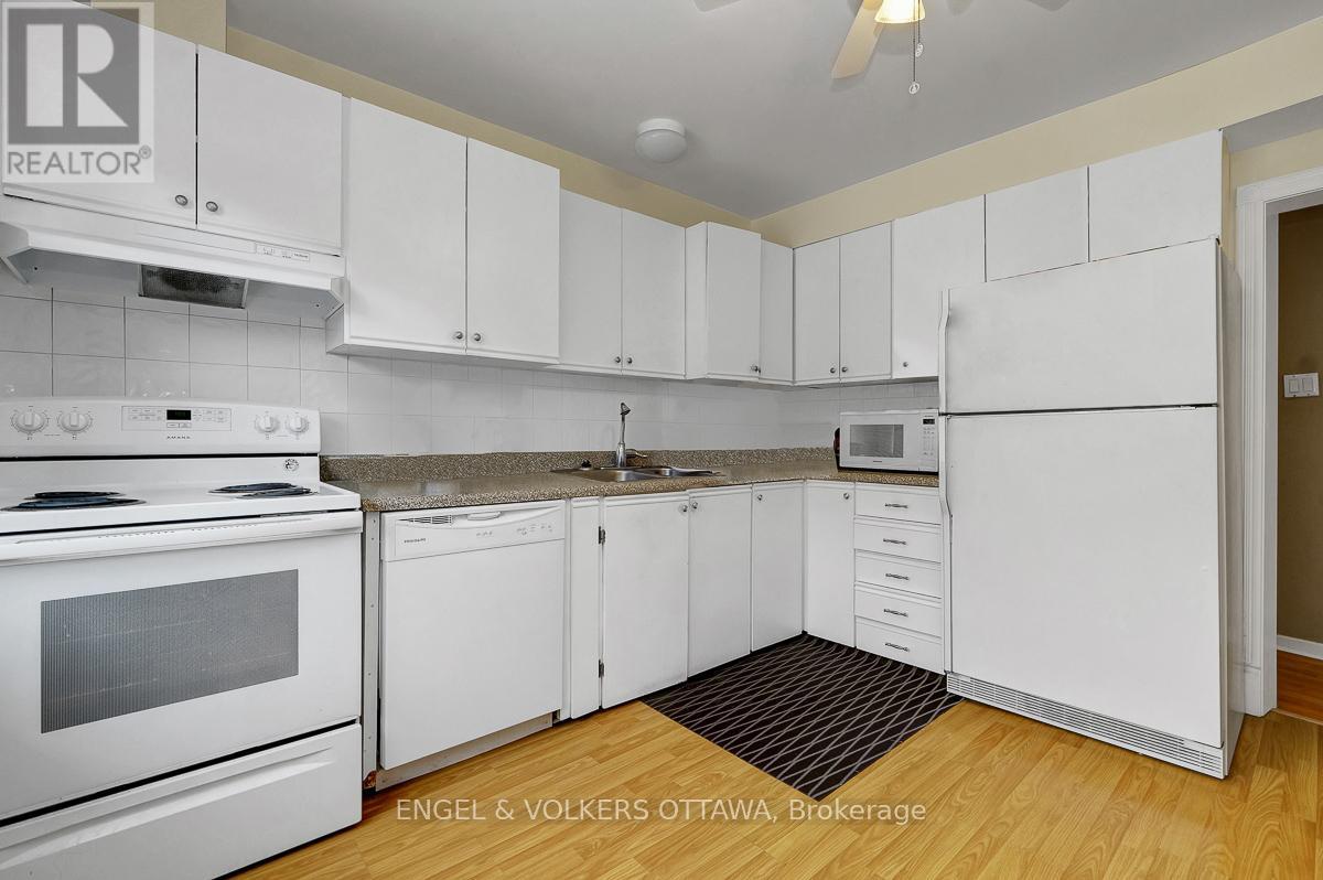 B - 765 Springland Drive, Ottawa, Ontario  K1V 6L9 - Photo 4 - X12948614
