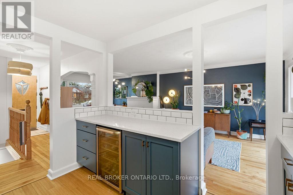 2086 Blossom Drive, Ottawa, Ontario  K1H 6G8 - Photo 10 - X12948652