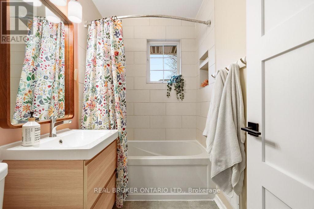 2086 Blossom Drive, Ottawa, Ontario  K1H 6G8 - Photo 15 - X12948652