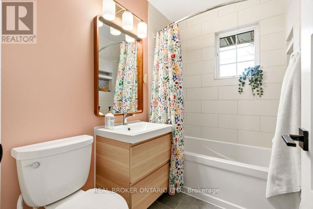 2086 Blossom Drive, Ottawa, Ontario  K1H 6G8 - Photo 16 - X12948652