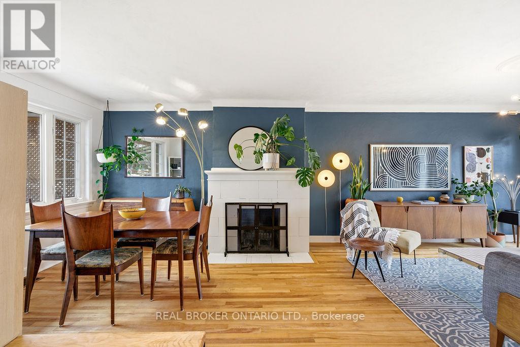 2086 Blossom Drive, Ottawa, Ontario  K1H 6G8 - Photo 4 - X12948652