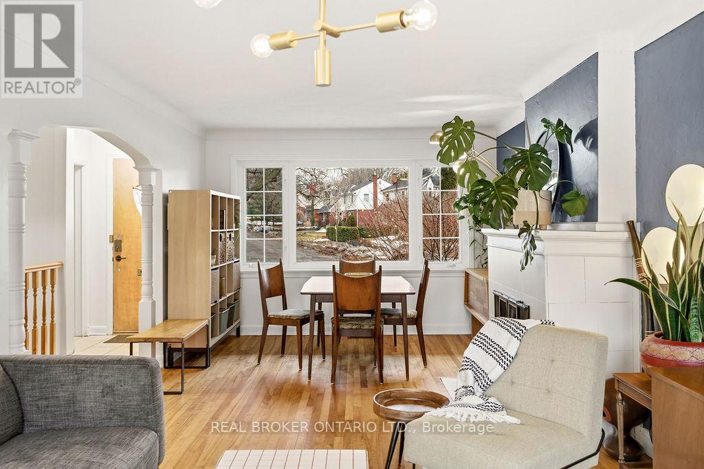 2086 Blossom Drive, Ottawa, Ontario  K1H 6G8 - Photo 8 - X12948652