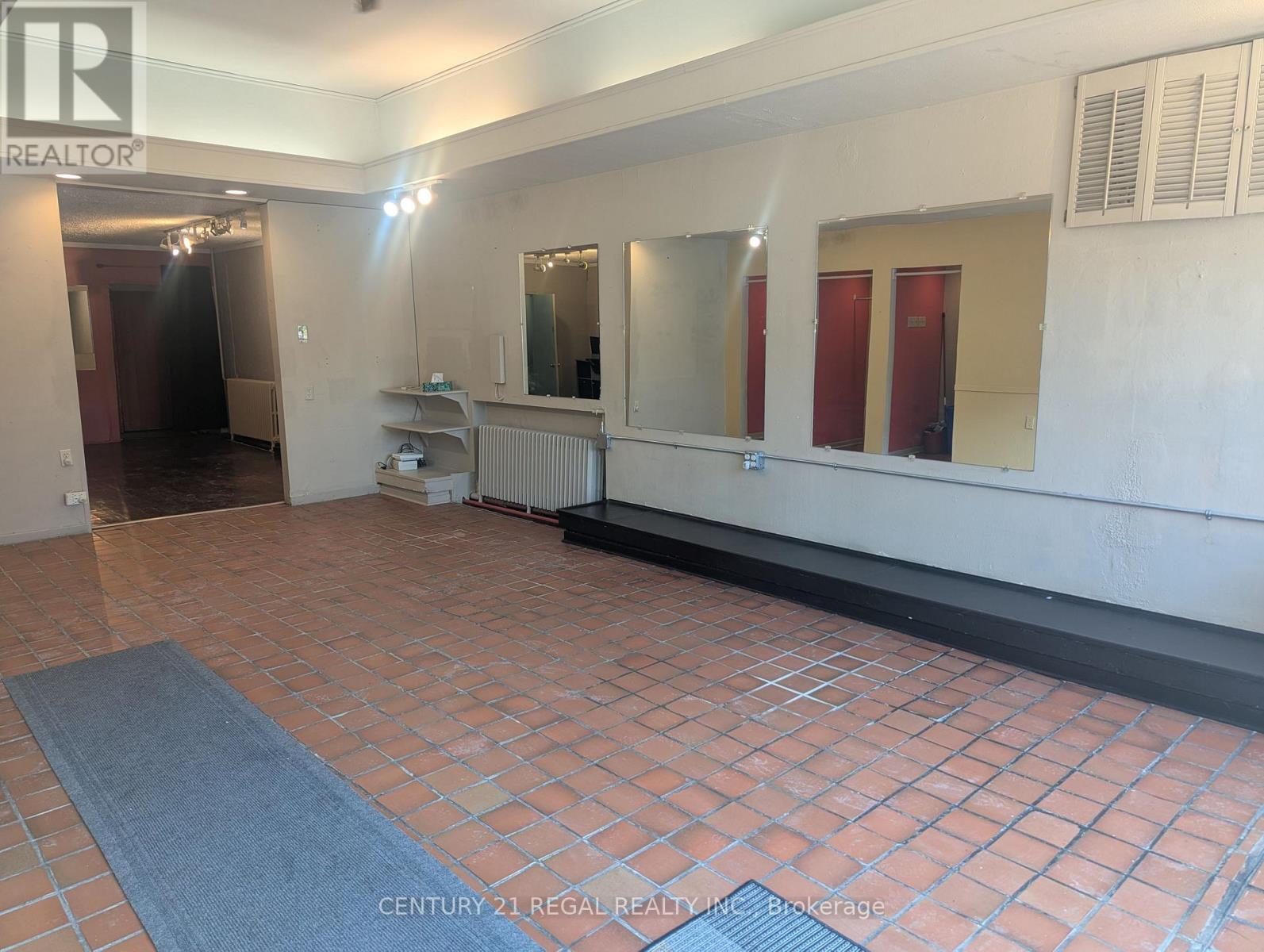 3a Chester Avenue, Toronto, Ontario  M4K 2Z8 - Photo 4 - E12948662