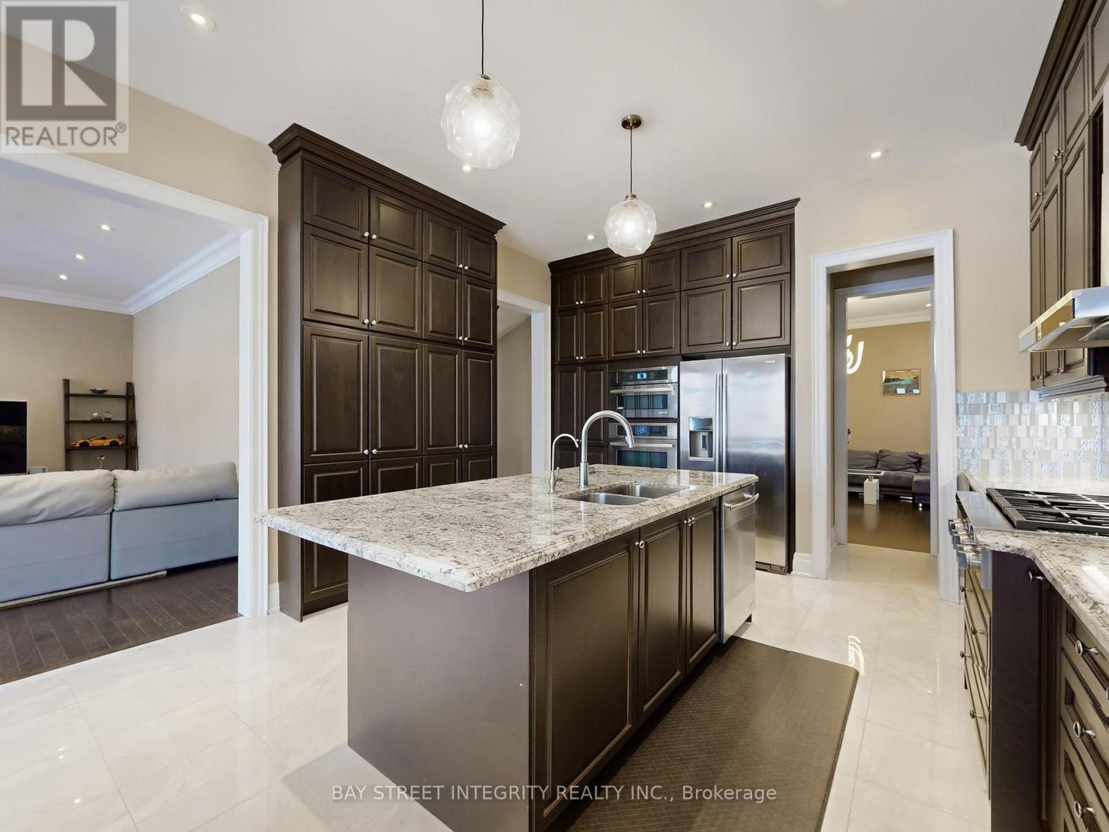 57 Strawbridge Farm Drive, Aurora, Ontario  L4G 0L2 - Photo 10 - N12948622