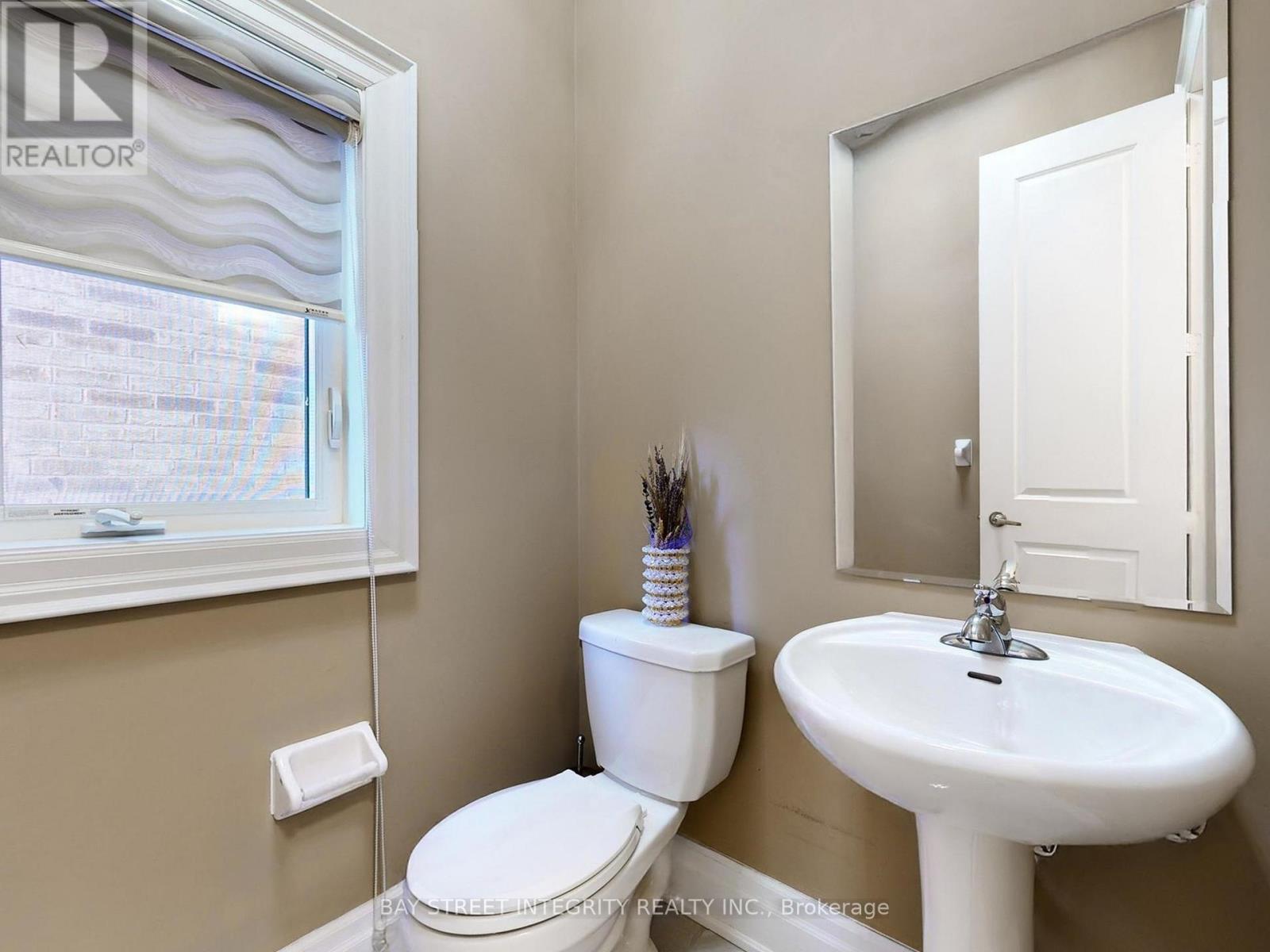 57 Strawbridge Farm Drive, Aurora, Ontario  L4G 0L2 - Photo 21 - N12948622