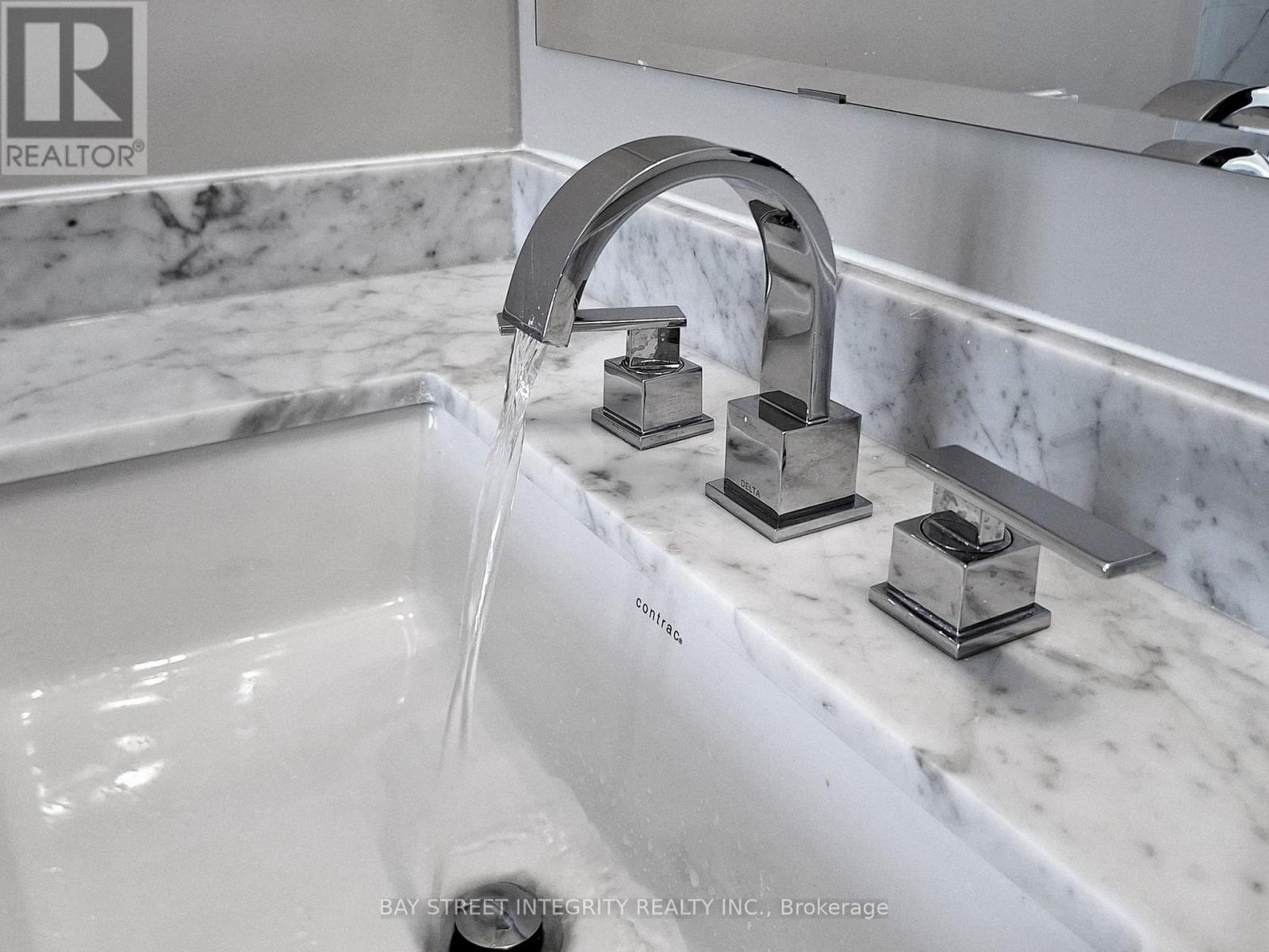 57 Strawbridge Farm Drive, Aurora, Ontario  L4G 0L2 - Photo 35 - N12948622