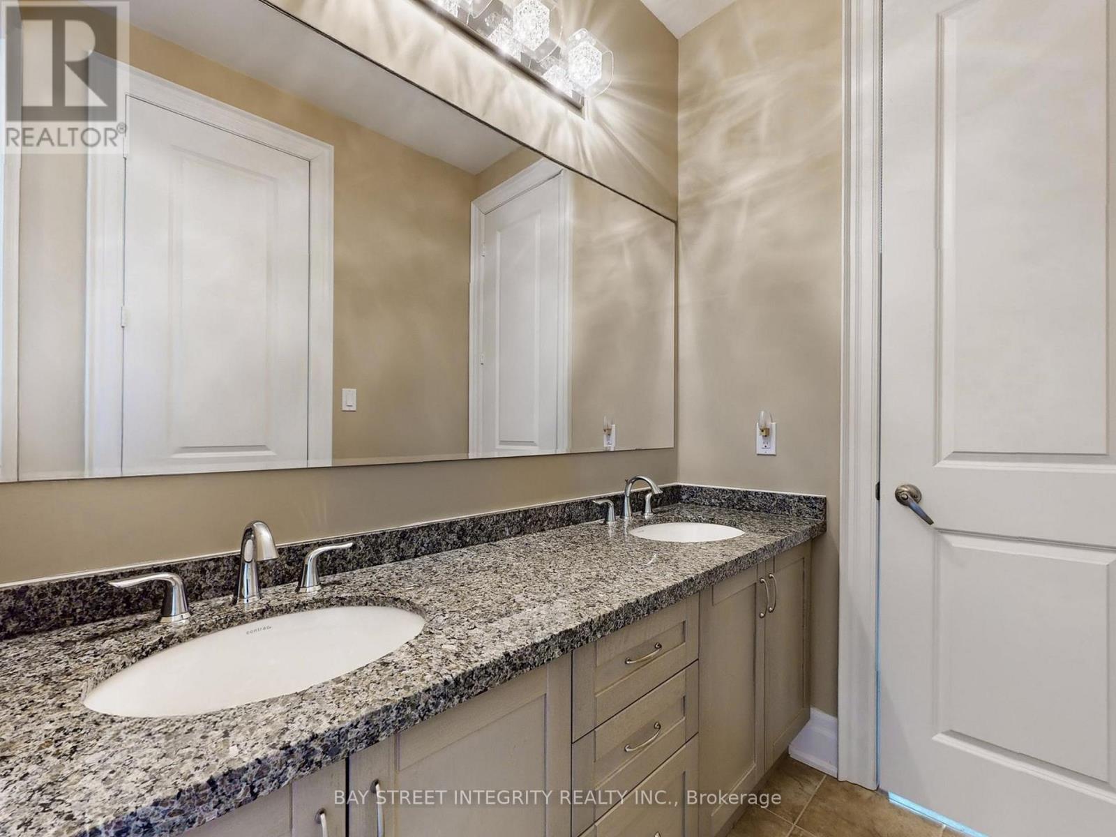 57 Strawbridge Farm Drive, Aurora, Ontario  L4G 0L2 - Photo 38 - N12948622