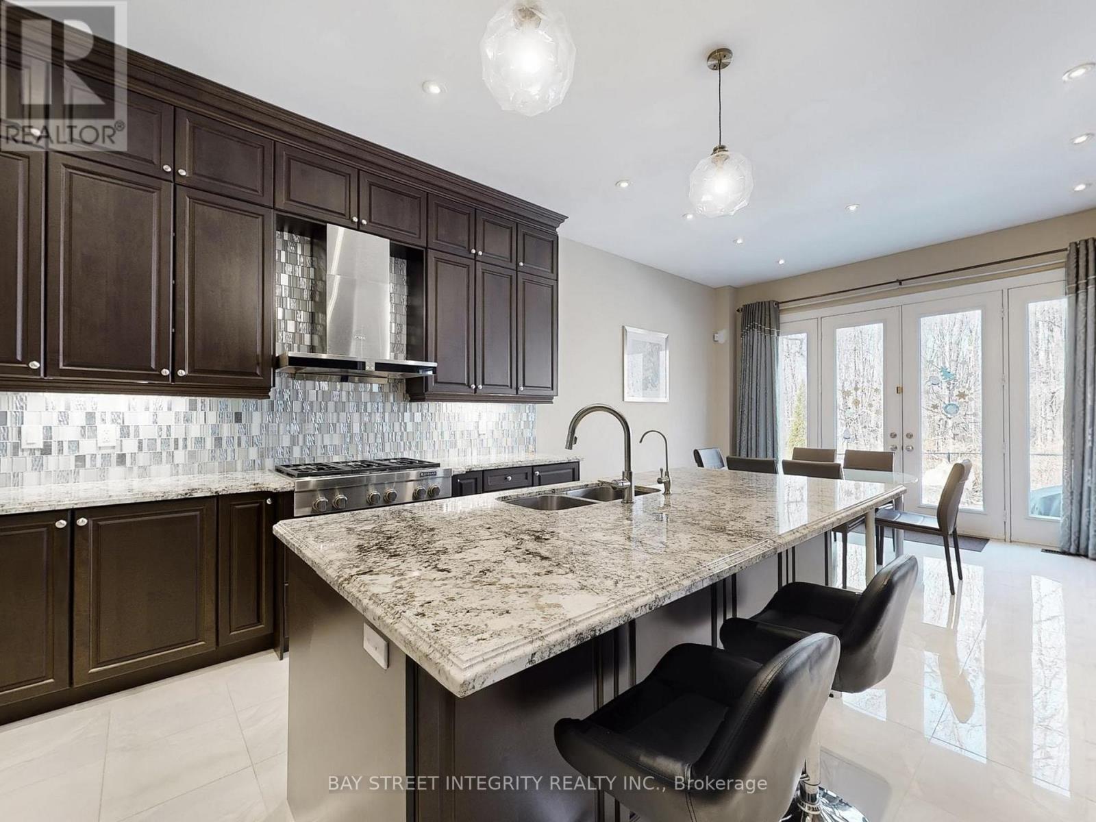 57 Strawbridge Farm Drive, Aurora, Ontario  L4G 0L2 - Photo 9 - N12948622