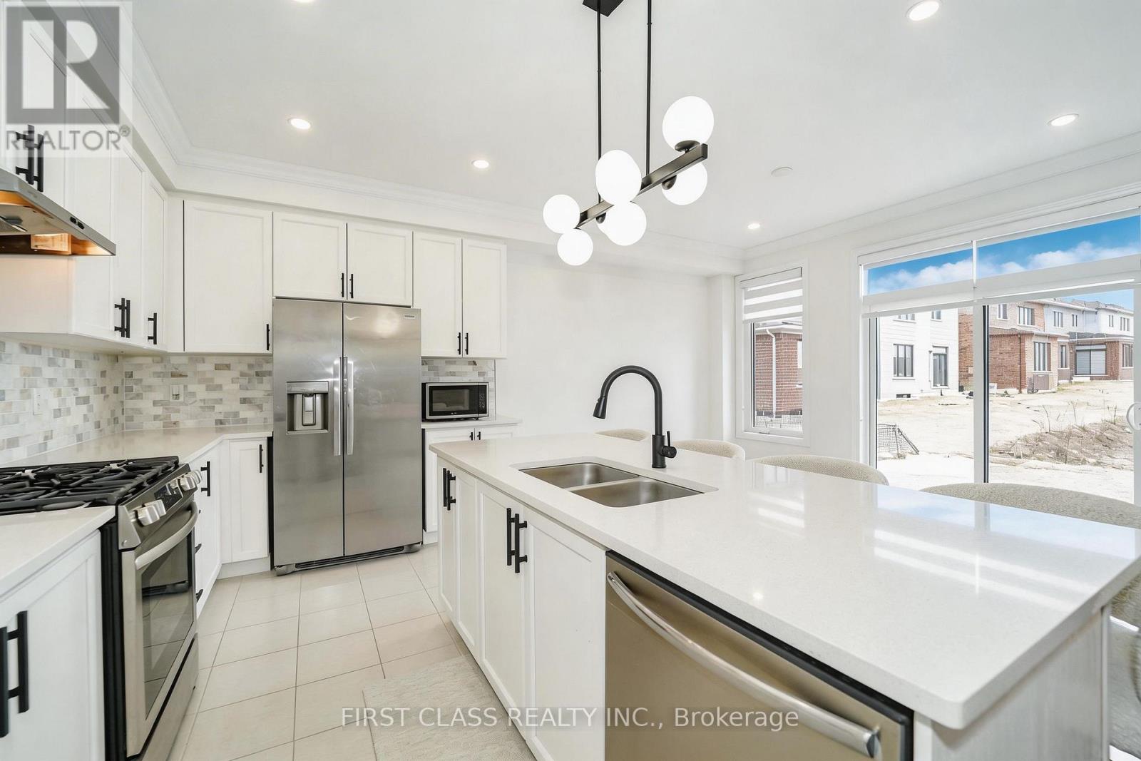 101 Thicketwood Avenue, Barrie, Ontario  L9J 0W8 - Photo 4 - S12948630