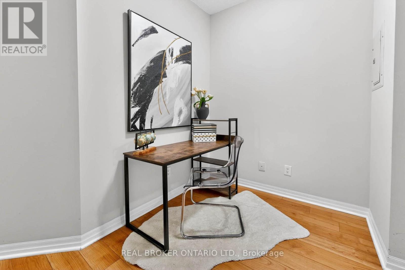 908 - 225 Webb Drive, Mississauga, Ontario  L5B 4P2 - Photo 4 - W12945654