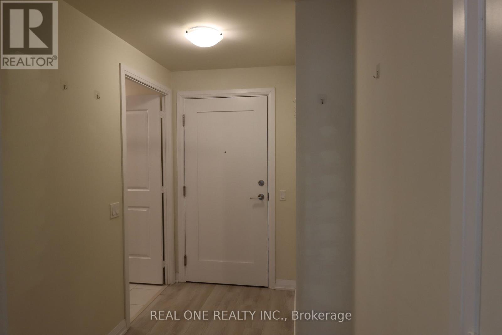 403 - 65 Watergarden Drive, Mississauga, Ontario  L5R 1B2 - Photo 5 - W12948646