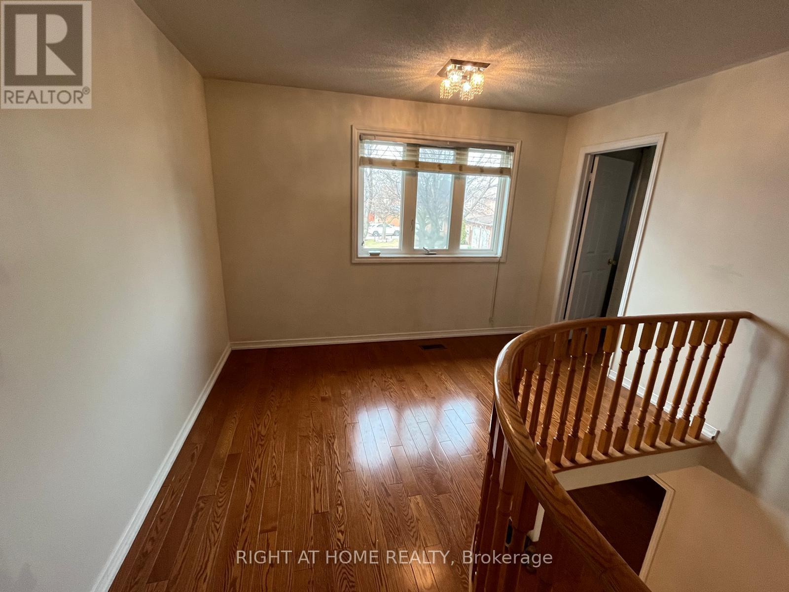 4551 Carpenter Court, Mississauga, Ontario  L5V 1C5 - Photo 11 - W12948670