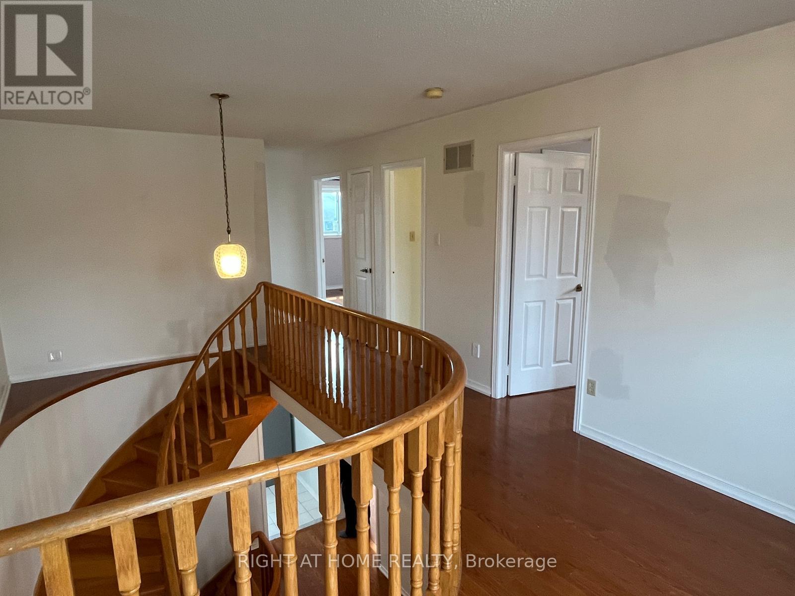 4551 Carpenter Court, Mississauga, Ontario  L5V 1C5 - Photo 12 - W12948670