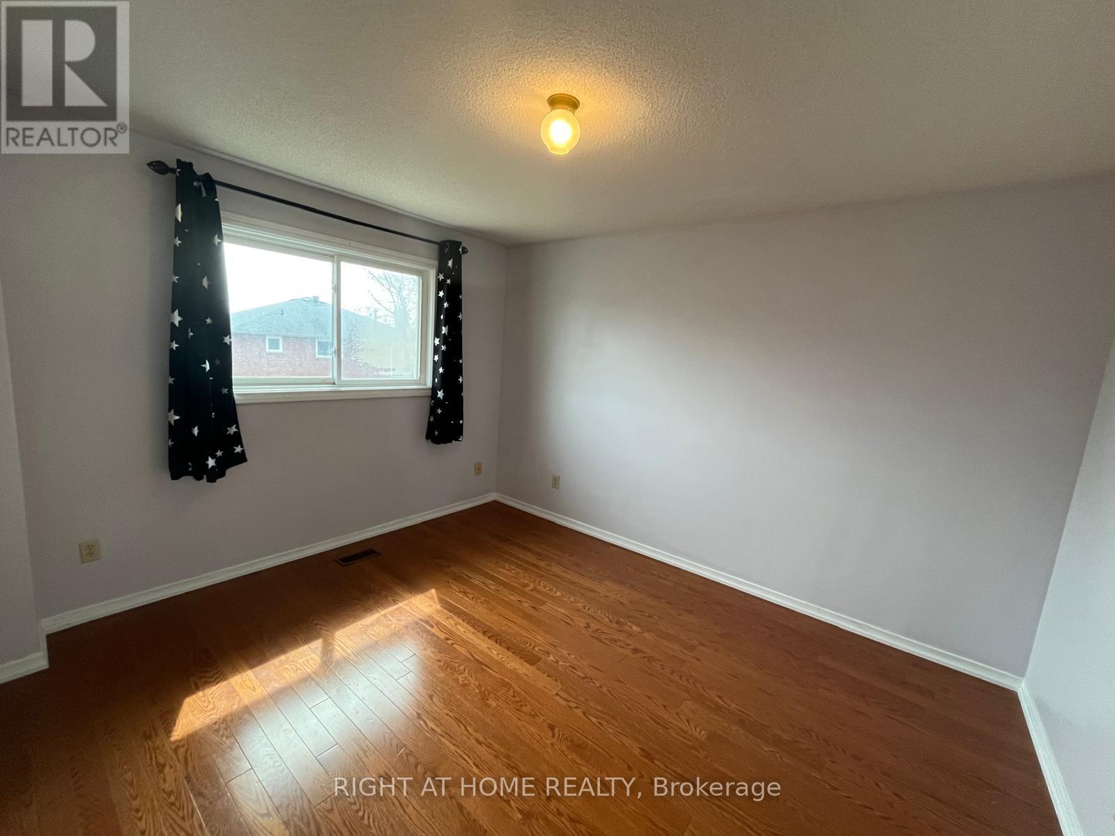 4551 Carpenter Court, Mississauga, Ontario  L5V 1C5 - Photo 6 - W12948670