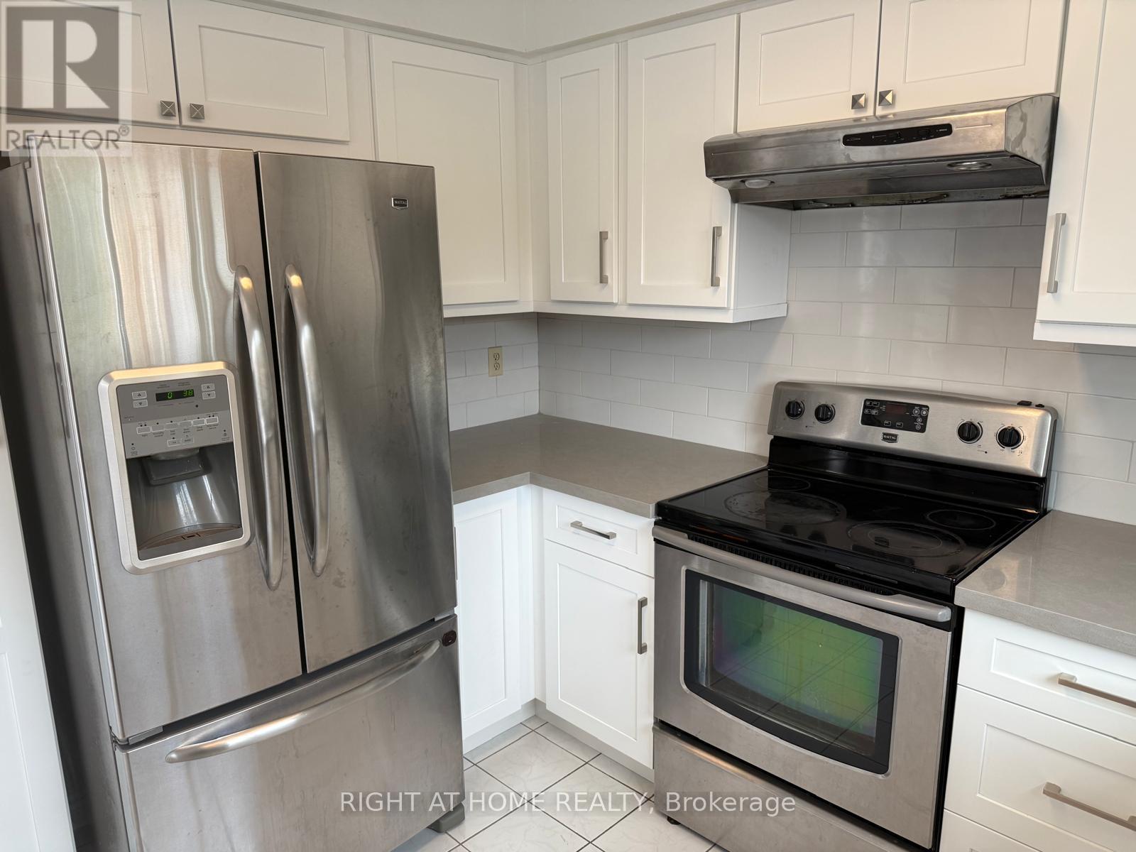 4551 Carpenter Court, Mississauga, Ontario  L5V 1C5 - Photo 9 - W12948670