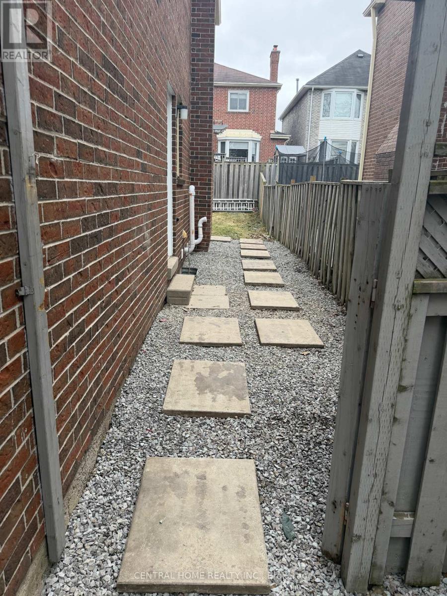 229 Spring Gate Boulevard, Vaughan, Ontario  L4J 3G3 - Photo 3 - N12948310