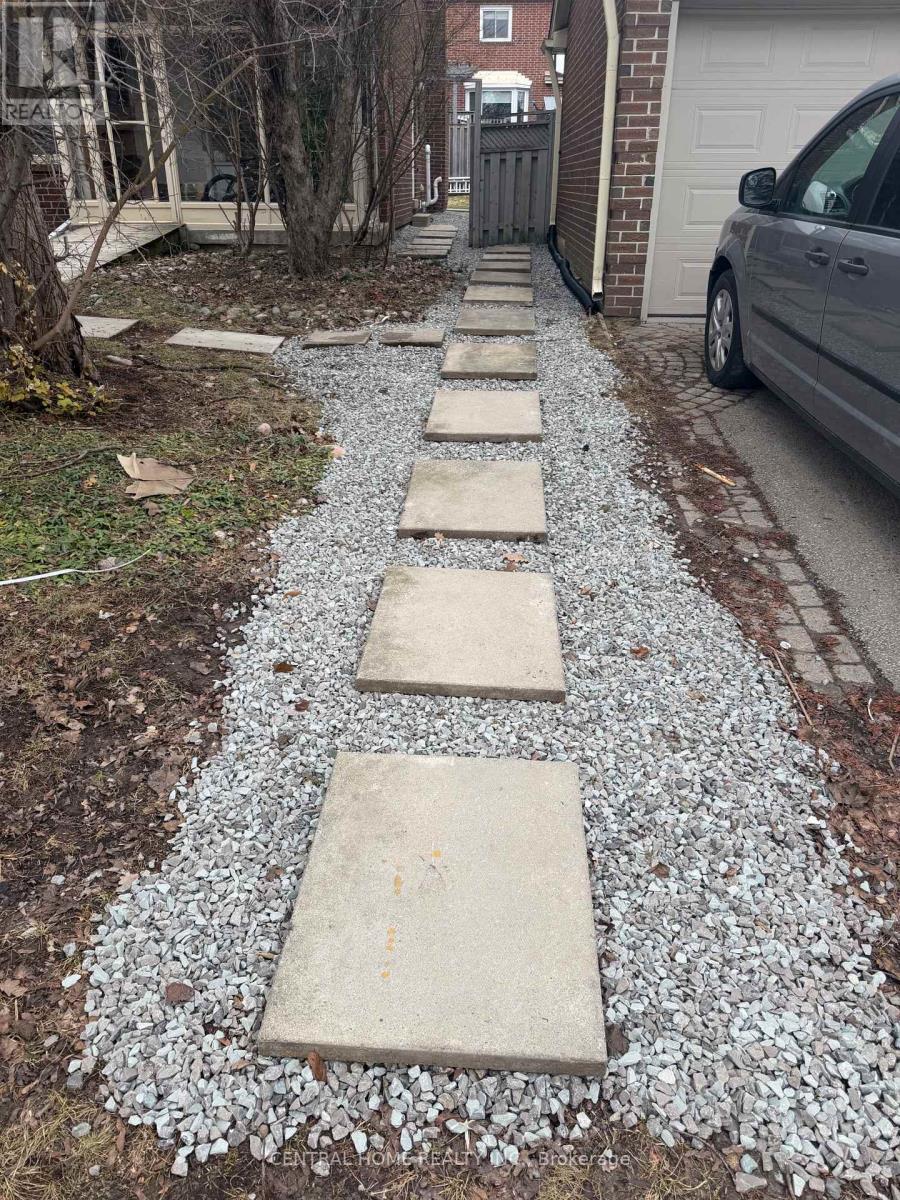 229 Spring Gate Boulevard, Vaughan, Ontario  L4J 3G3 - Photo 2 - N12948310