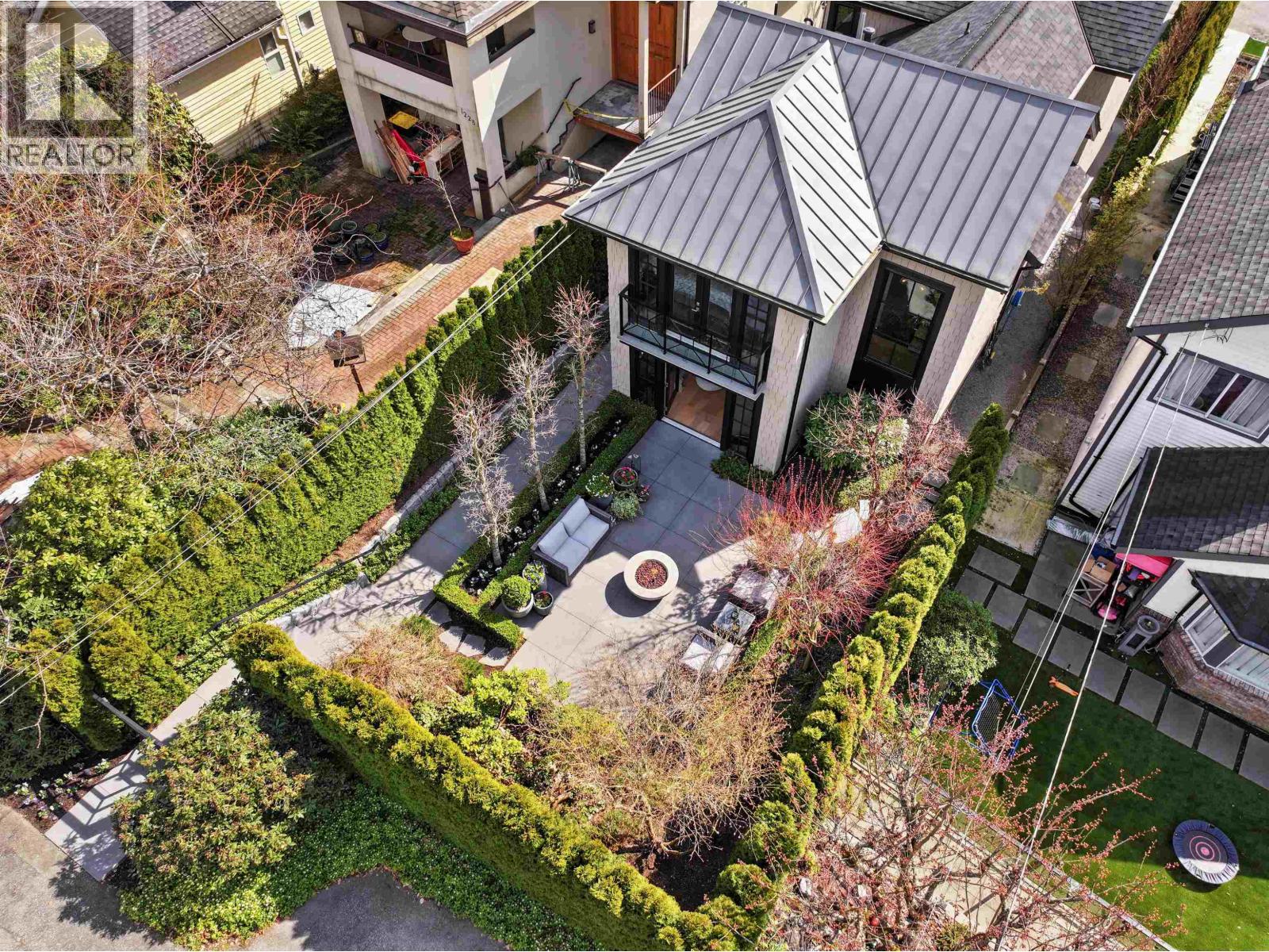 1230 ESQUIMALT AVENUE, West Vancouver