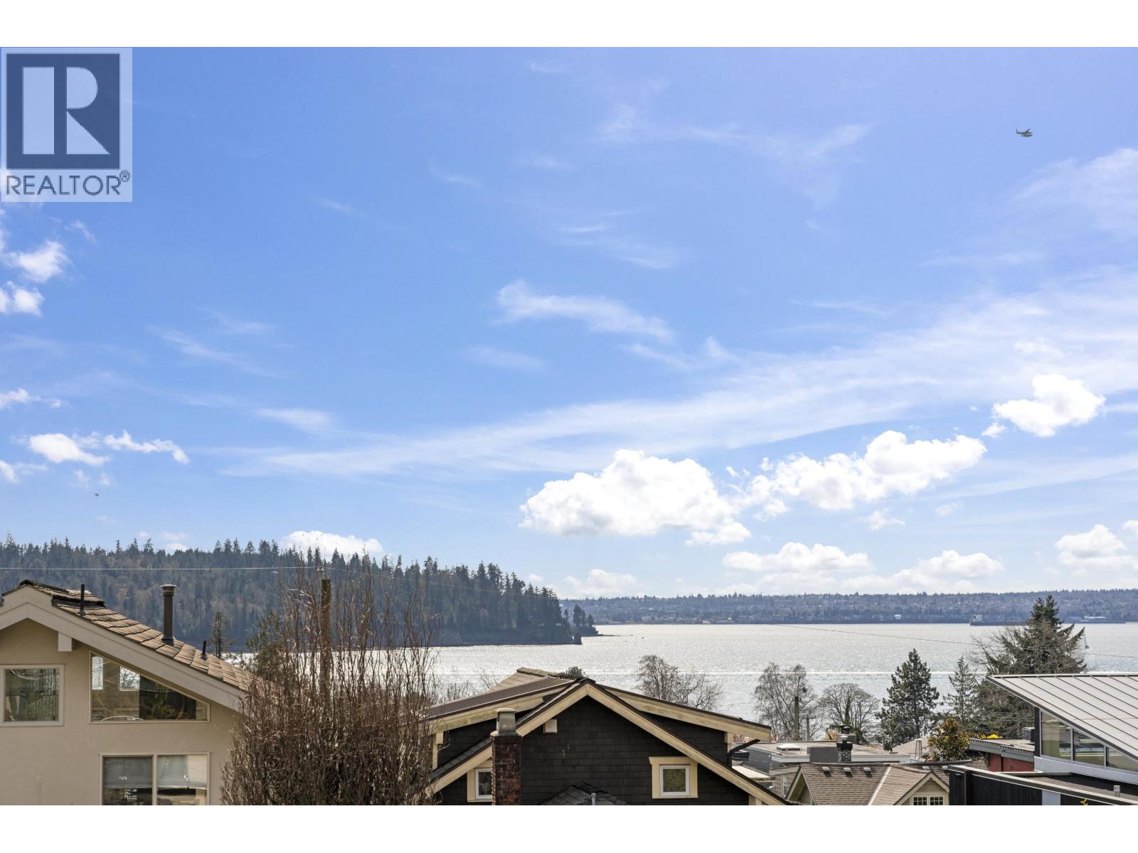 1230 Esquimalt Avenue, West Vancouver, British Columbia  V7T 1K3 - Photo 8 - R3106324