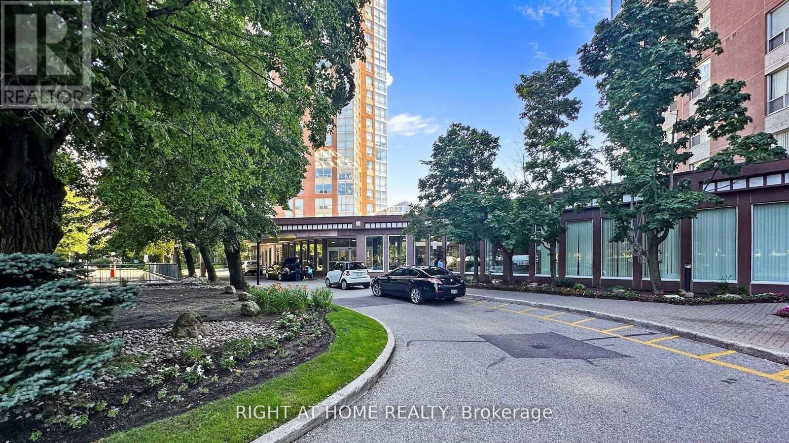 1609 - 7 Concorde Place, Toronto, Ontario  M3C 3N4 - Photo 3 - C12948674