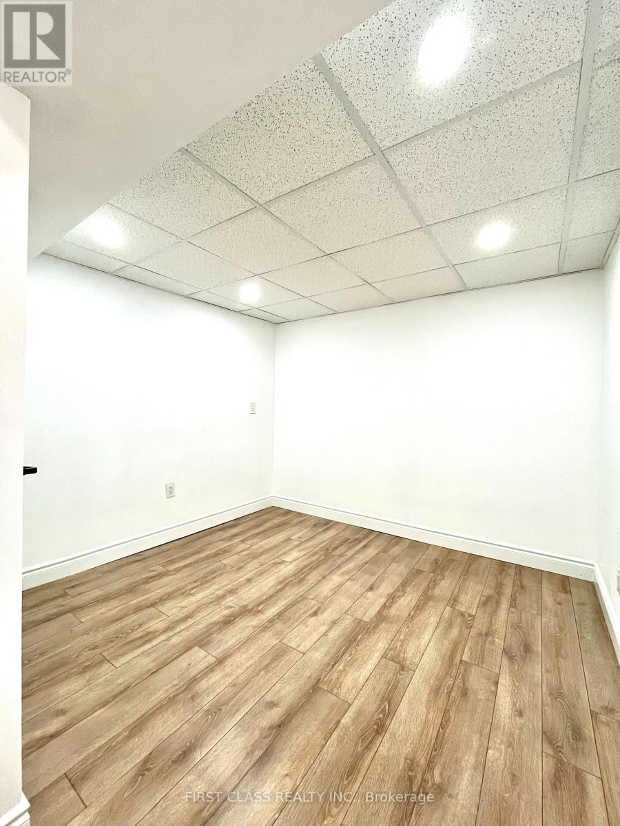 90 Archdekin Drive, Brampton, Ontario  L6V 1Y7 - Photo 6 - W12948680