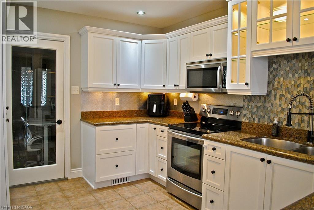 107 S Graham Avenue S, Hamilton, Ontario  L8K 2M2 - Photo 16 - 40815988