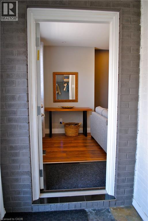 107 S Graham Avenue S, Hamilton, Ontario  L8K 2M2 - Photo 3 - 40815988