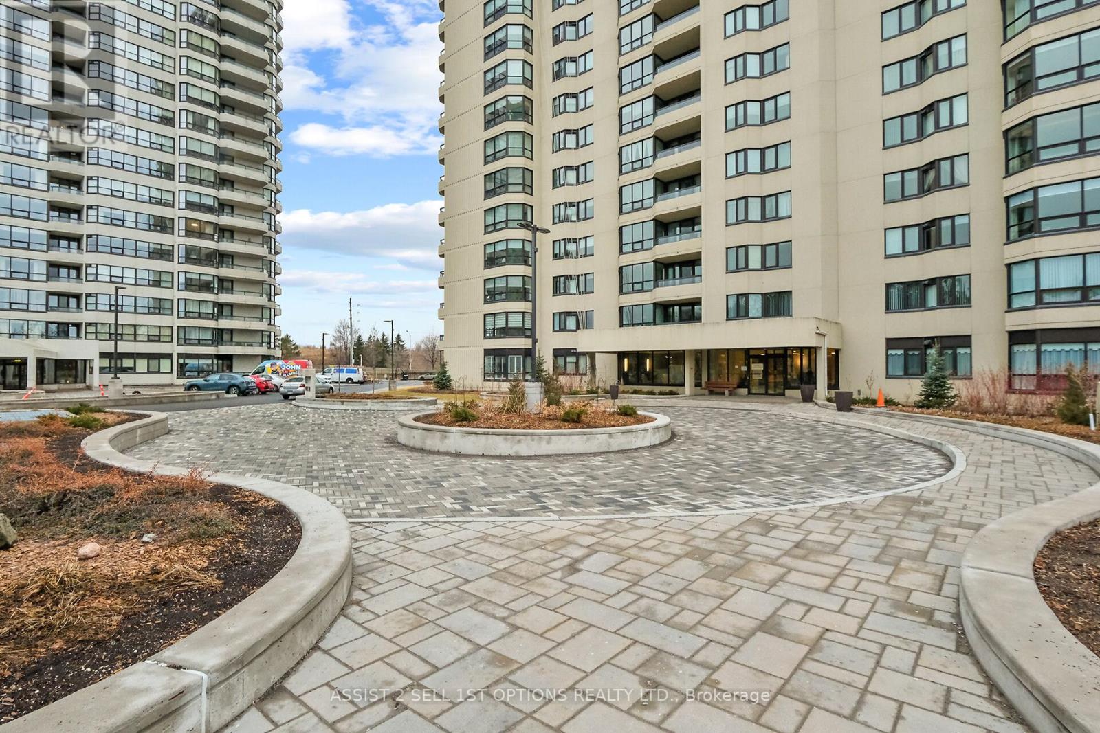 807 - 1500 Riverside Drive, Ottawa, Ontario  K1G 4J4 - Photo 2 - X12948736
