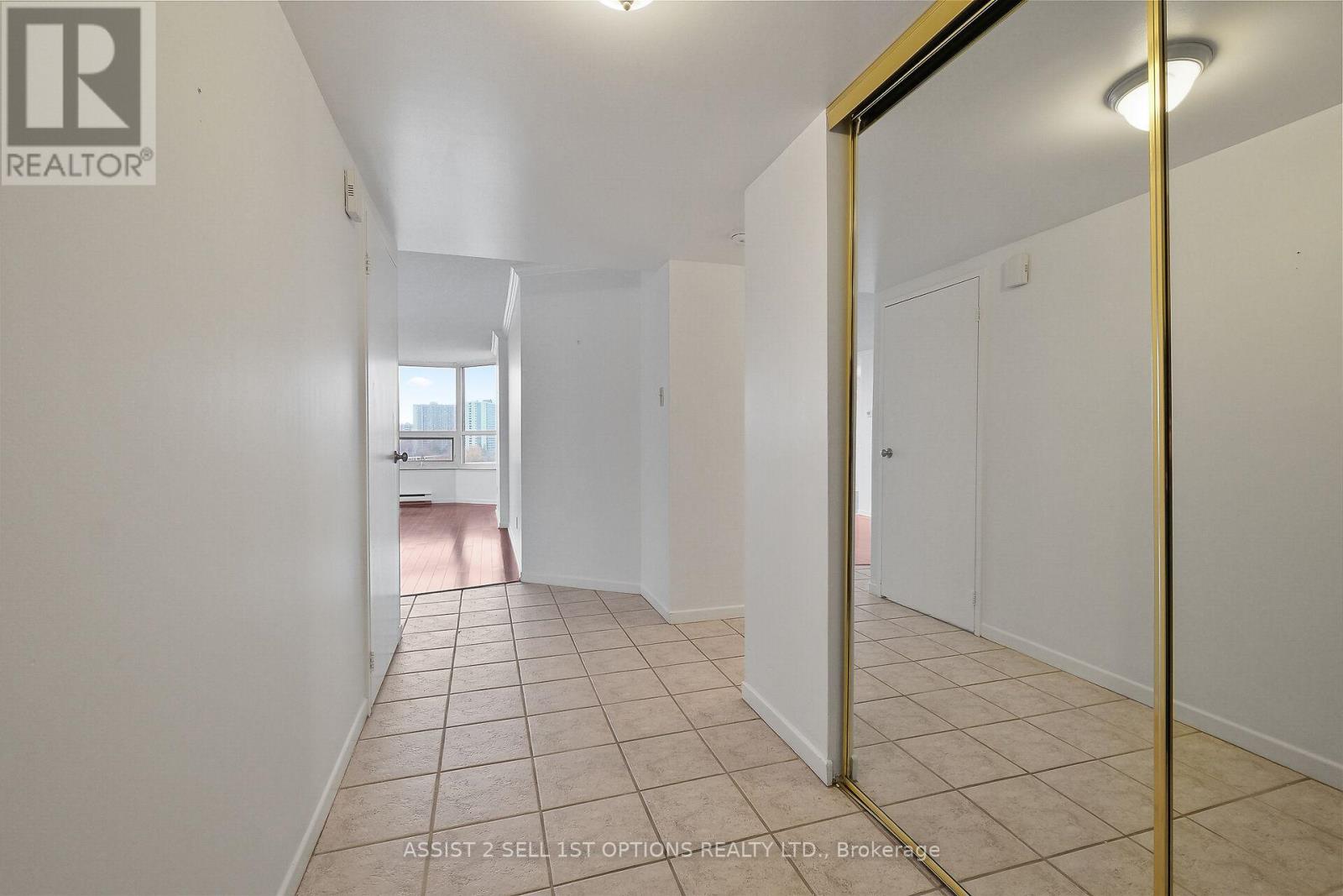 807 - 1500 Riverside Drive, Ottawa, Ontario  K1G 4J4 - Photo 5 - X12948736