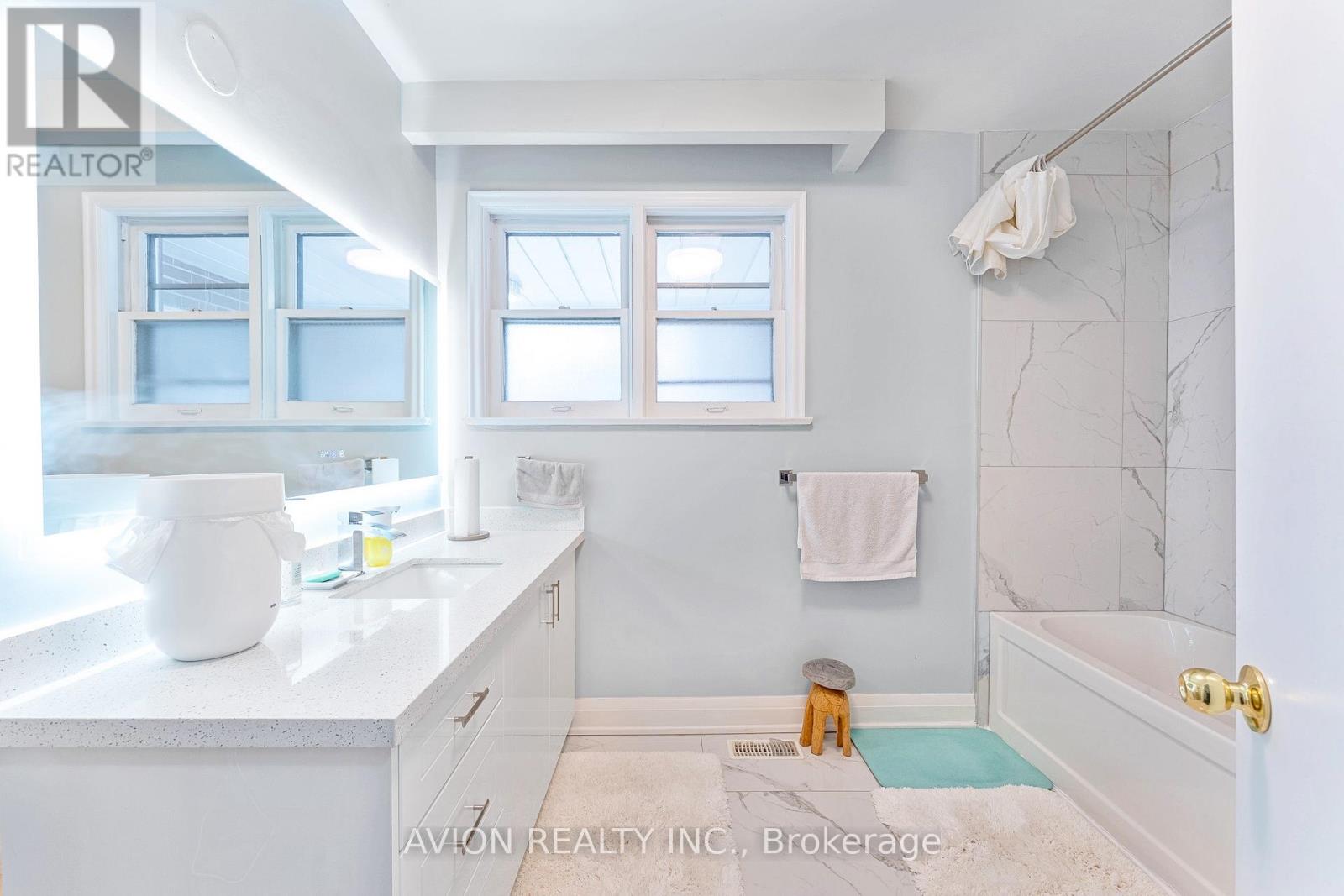 61 Alamosa Drive, Toronto, Ontario  M2J 2N8 - Photo 15 - C12948690