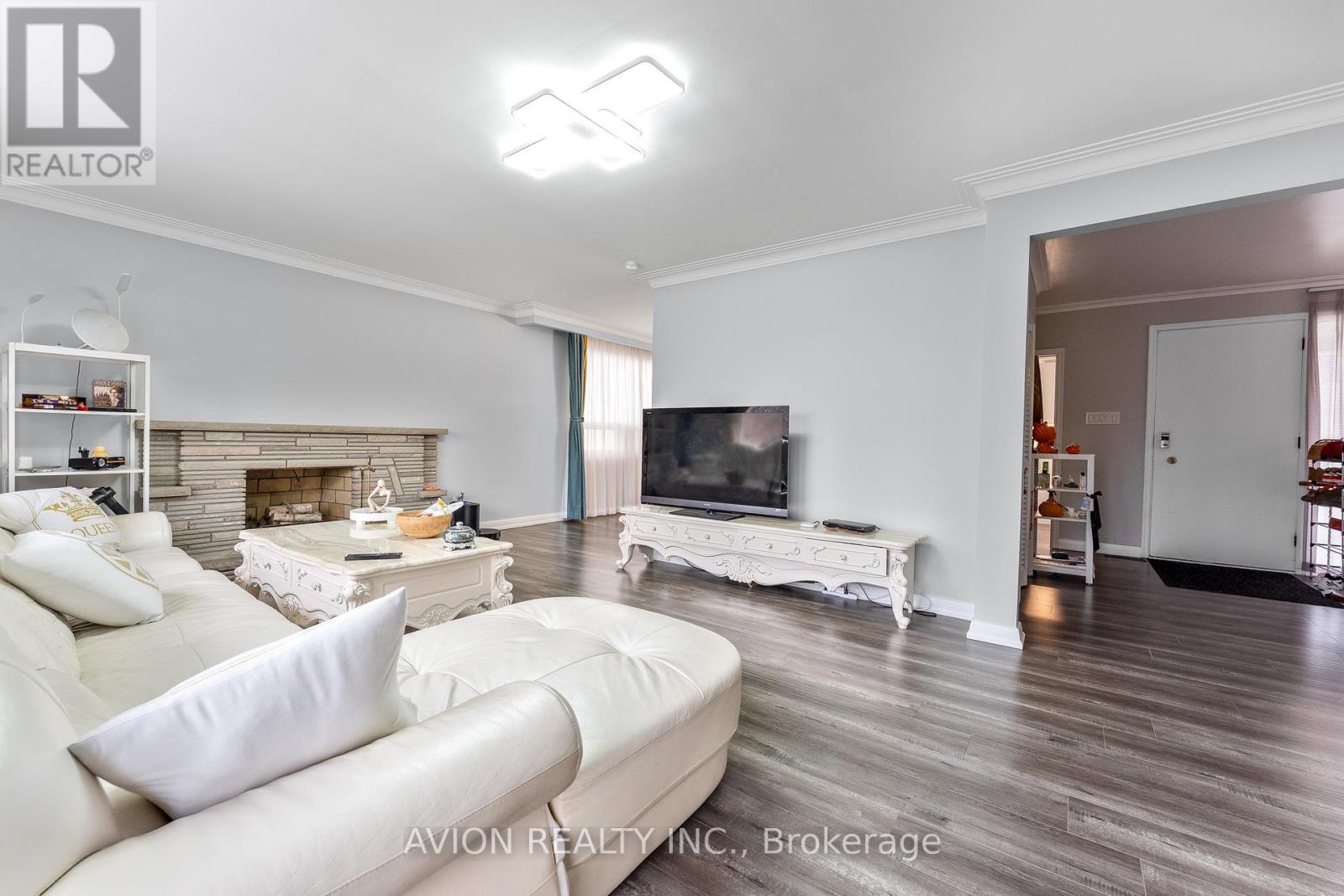 Upper - 61 Alamosa Drive, Toronto, Ontario  M2J 2N8 - Photo 6 - C12948696