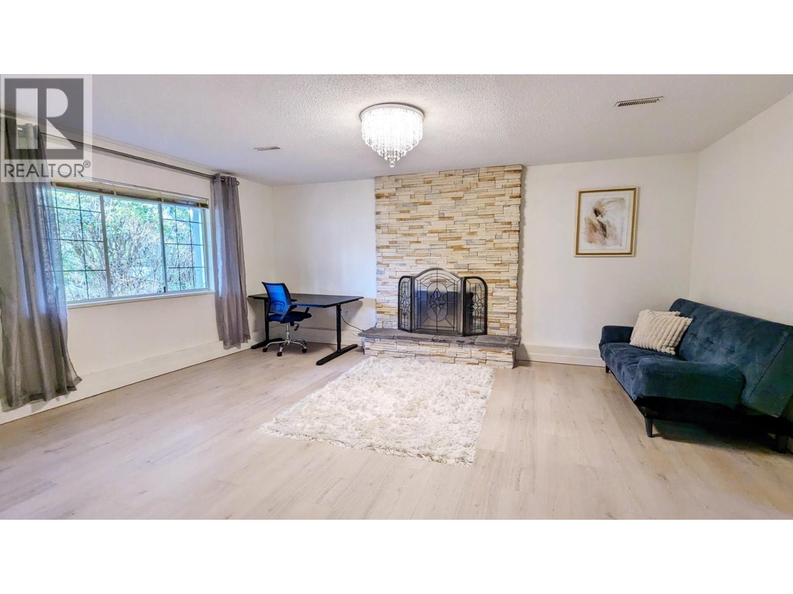 350 52a Street, Delta, British Columbia  V4M 2Z9 - Photo 2 - R3105937